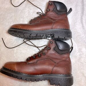 Women’s Red Wing Brown Leather Lace-up work Boots in EUC SIZE 10B. EH soft toe.